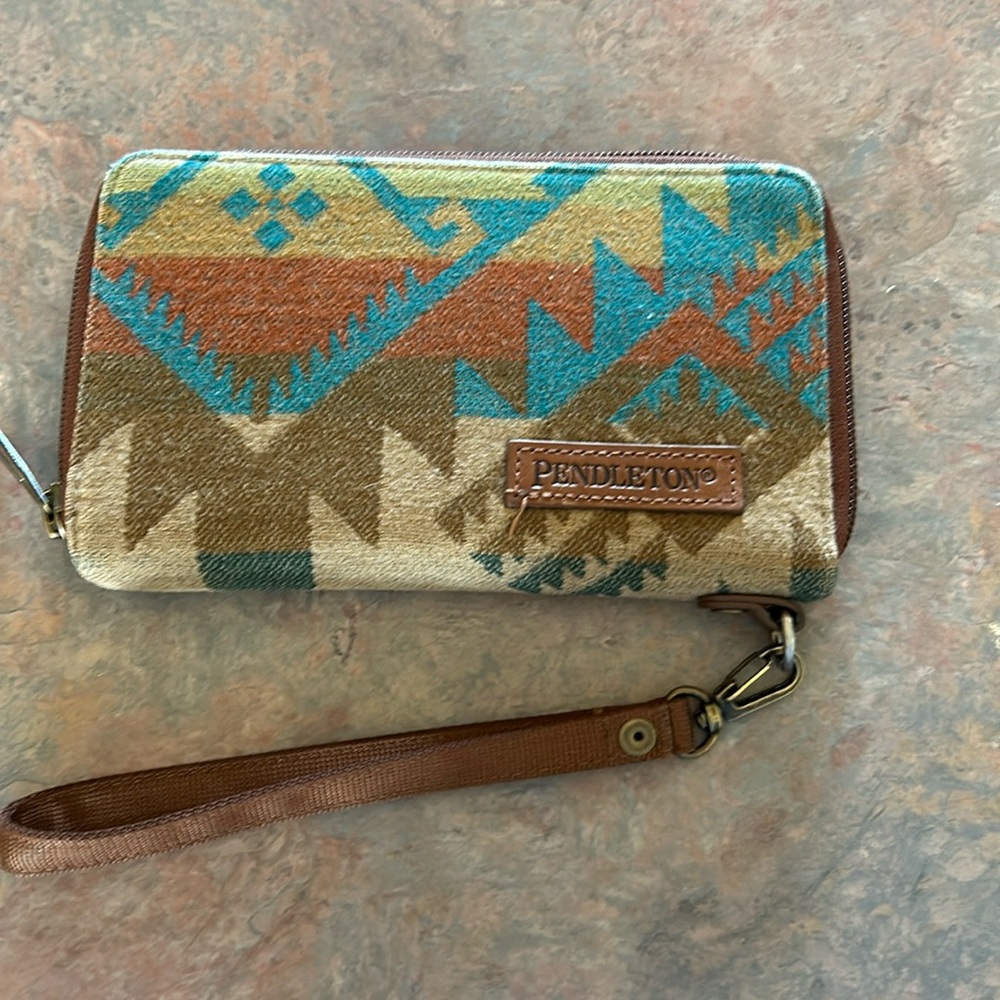Pendleton wristlet wallet